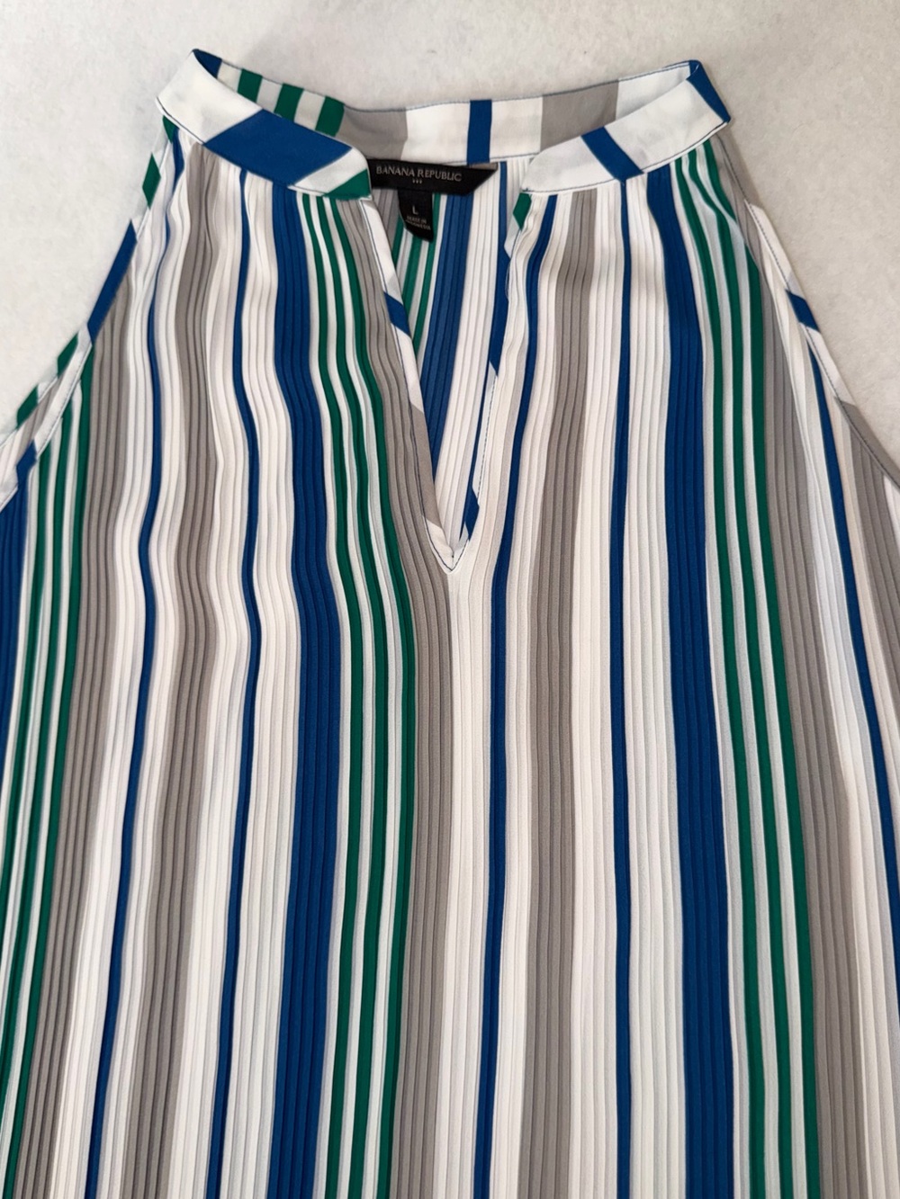 Banana Republic Sleeveless Accordion Pleated Top
